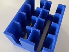 ステンレスからMCナイロンへの材質変更による軽量化・コストダウン